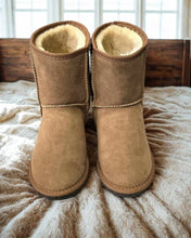 Load image into Gallery viewer, Ladies Short Classic Boots