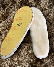 Load image into Gallery viewer, Mens Sheepskin Innersoles with boards