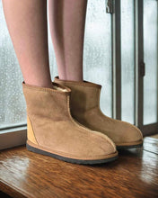 Load image into Gallery viewer, Ladies Short Viking Boots