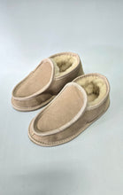 Load image into Gallery viewer, Mens Deluxe Slippers
